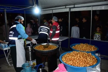 Şahinbey Belediyesi Kadir Gecesi’nde Lokma Tatlı İkram Etti