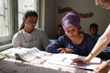Savaştan kaçtı Türkiye’de okuma yazma öğrendi