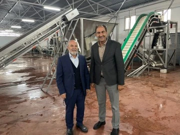 Şekeroğlu, Üzüm Üreticileri birliği Başkanı Yalçın ile görüştü