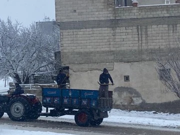 Servet Ramazan “Kilis Belediyesi ana arterlerde tuzlama ve kar küreme çalışmalarını sürdürüyor”