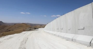Sınırda güvenlik duvarı çalışmaları devam ediyor