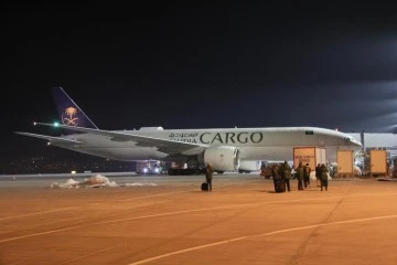 Suudi Arabistan’dan deprem bölgesine 7 uçak dolusu yardım