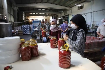 Üretilen pul biber ve salçalar birçok ülkeye ihraç ediliyor