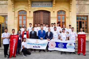 Vali Soytürk, Anadoluyuz Biz Projesi kapsamında ilimize gelen gençleri makamında ağırladı