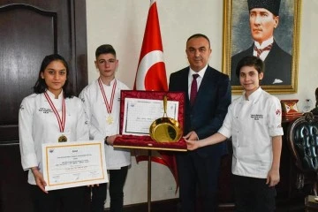 Vali Soytürk, Gastronomi Festivali'nde başarı sağlayan öğretmen ve öğrencileri ağırladı