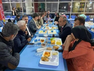 Vali Soytürk KYK Yurdunda Depremzedeler ile iftar yaptı