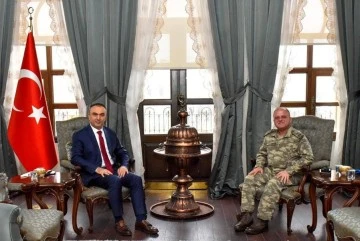 Vali Soytürk, Tuğgeneral Oruçoğlu’nu makamında ağırladı
