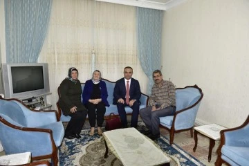 Vali Soytürk ve eşi roket şehidinin ailesi ile iftar yaptı