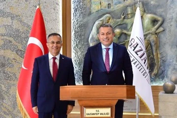 Vali Tahir Şahin, Gaziantep valisi Kemal Çeberi ziyaret etti