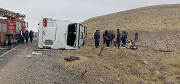 Yolcu otobüsü devrildi: 4 ölü, 30 yaralı