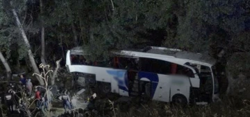 Yolcu otobüsü şarampole uçtu: 12 ölü