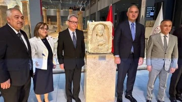 Zeugma kökenli mezar steli, Türkiye’ye iade edildi